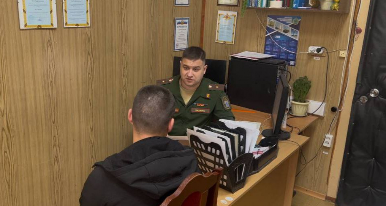  В трех районах Ярославля военные и полиция устроили поквартирный обход: пятеро получили повестки 