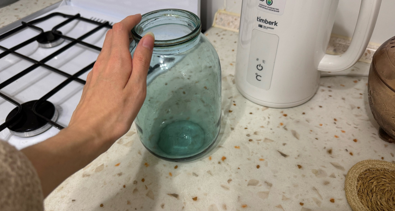 Женщина случайно нашла старую банку в шкафу и разбогатела: проверьте свои антресоли немедленно