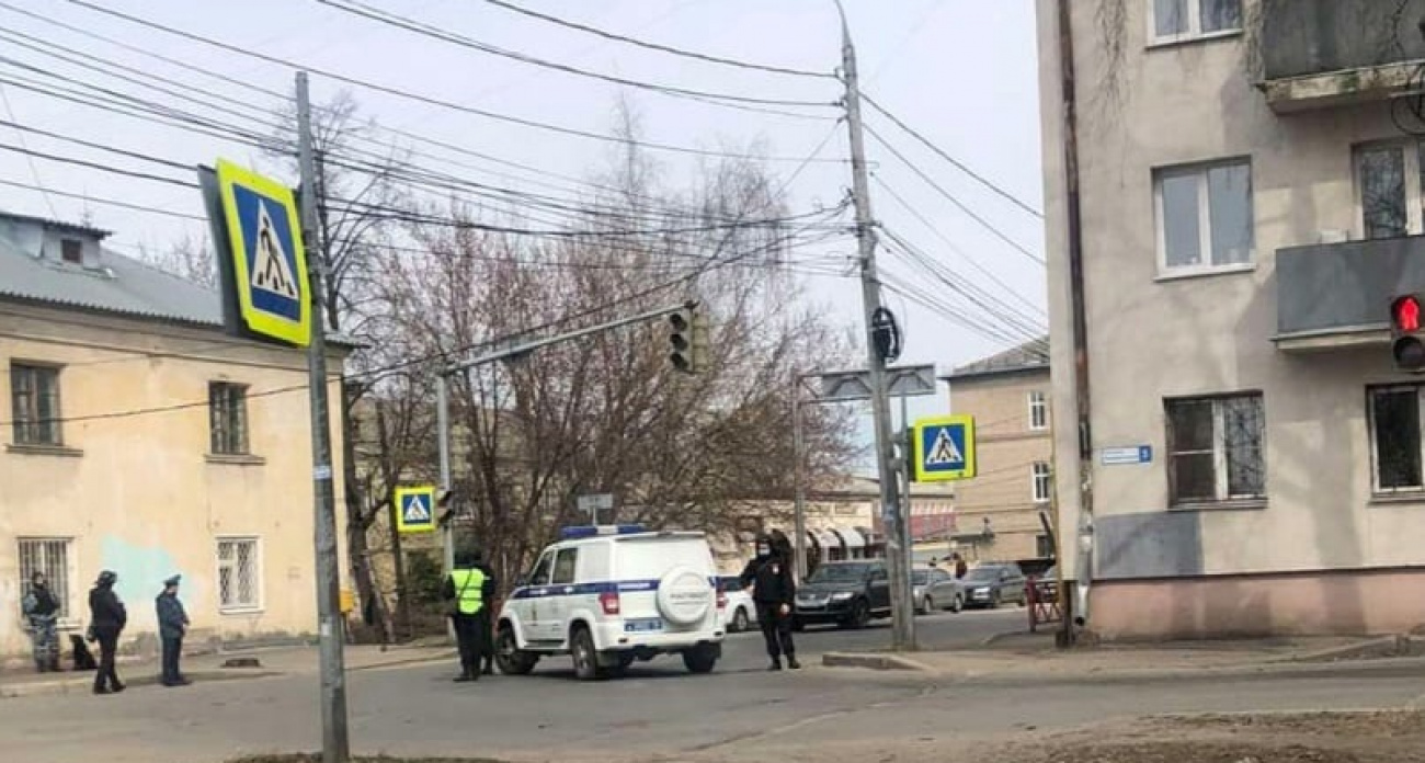 Во время стрельбы в Брагино женщине прострелили ногу 