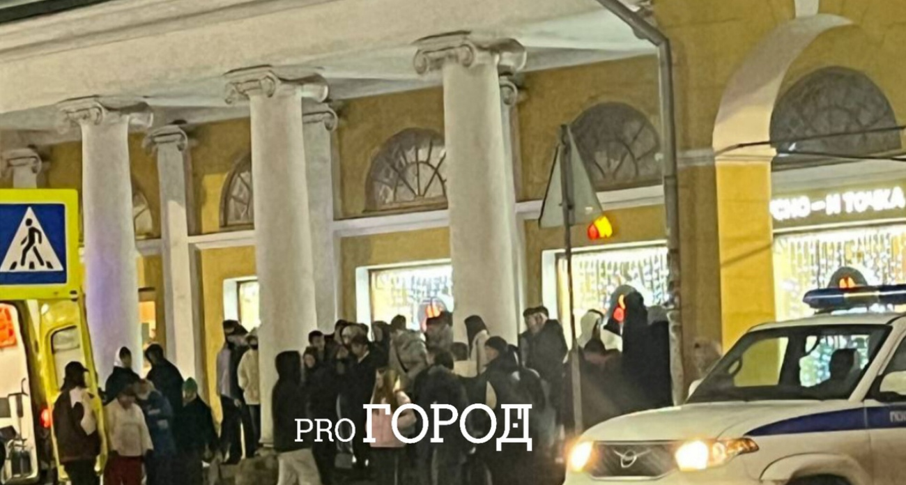 В Ярославле у Торгового переулка скорая экстренно увезла мужчину 