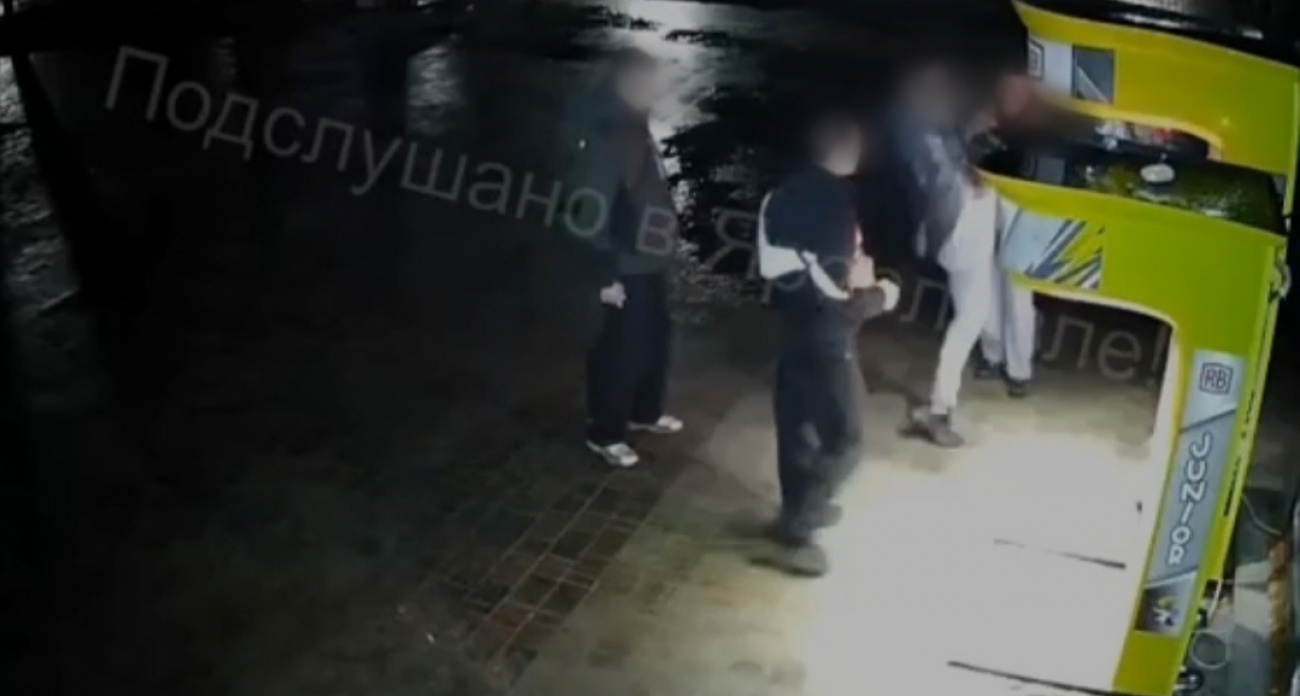 В Ярославле парни разгромили аттракцион