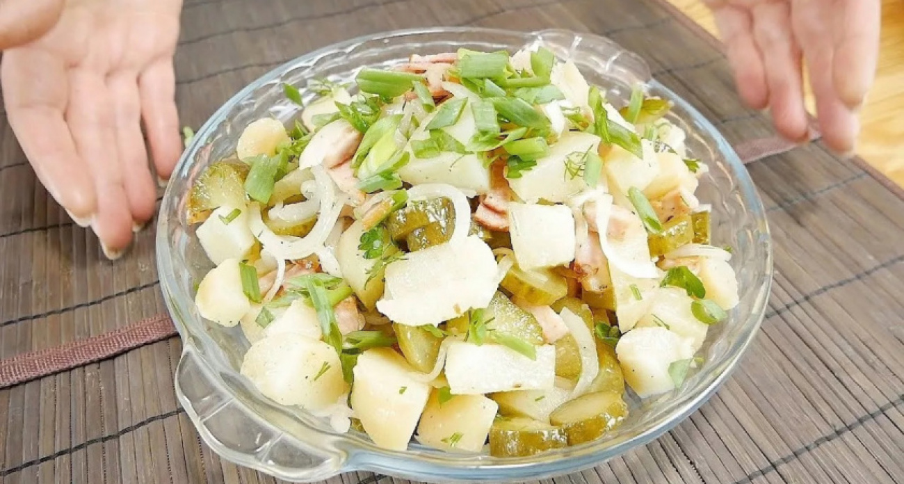 Быстрый салат всего из 3-х ингредиентов: сытный и подойдет вместо гарнира — накормите гостей не хуже ресторана