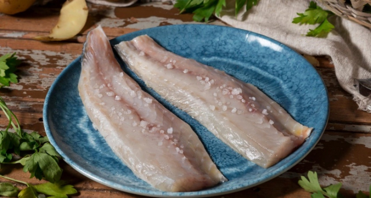 Опасная рыба просто кишит паразитами: в ней нашли 10-метровых червей, а мы ее подаем на стол и даем детям