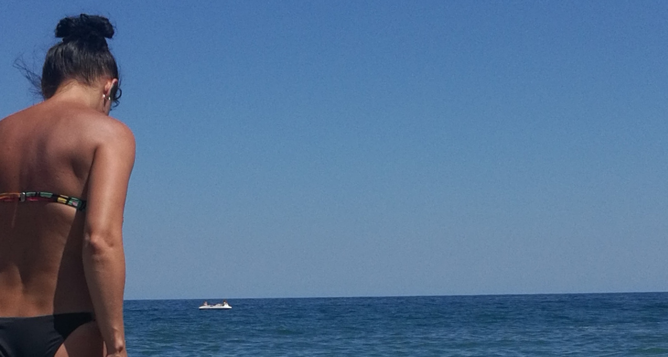 Этот черноморский курорт запросто заменит Анапу и Сочи - гладкие пляжи и нет очередей к лежакам