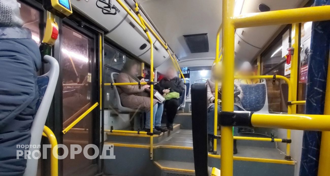 Жители целого района Ярославля не могут уехать домой из-за нехватки автобусов 