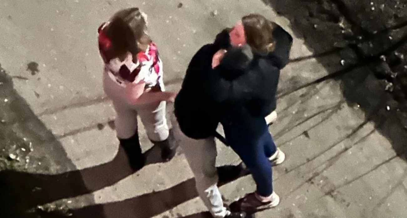 На Нефтестрое парень устроил танцы на чужой машине из-за неразделенной любви