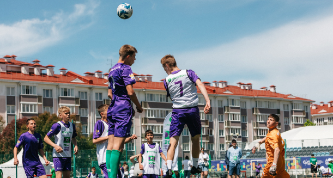 Почти 3000 детей-сирот стали участниками юбилейного турнира по футболу «Будущее зависит от тебя»