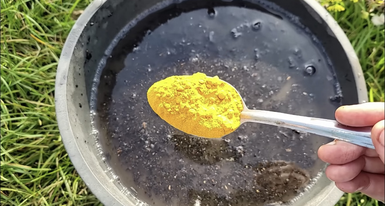 Одна ложка на ведро и земля как новая: уйдут все вредители, а урожая станет вдвое больше