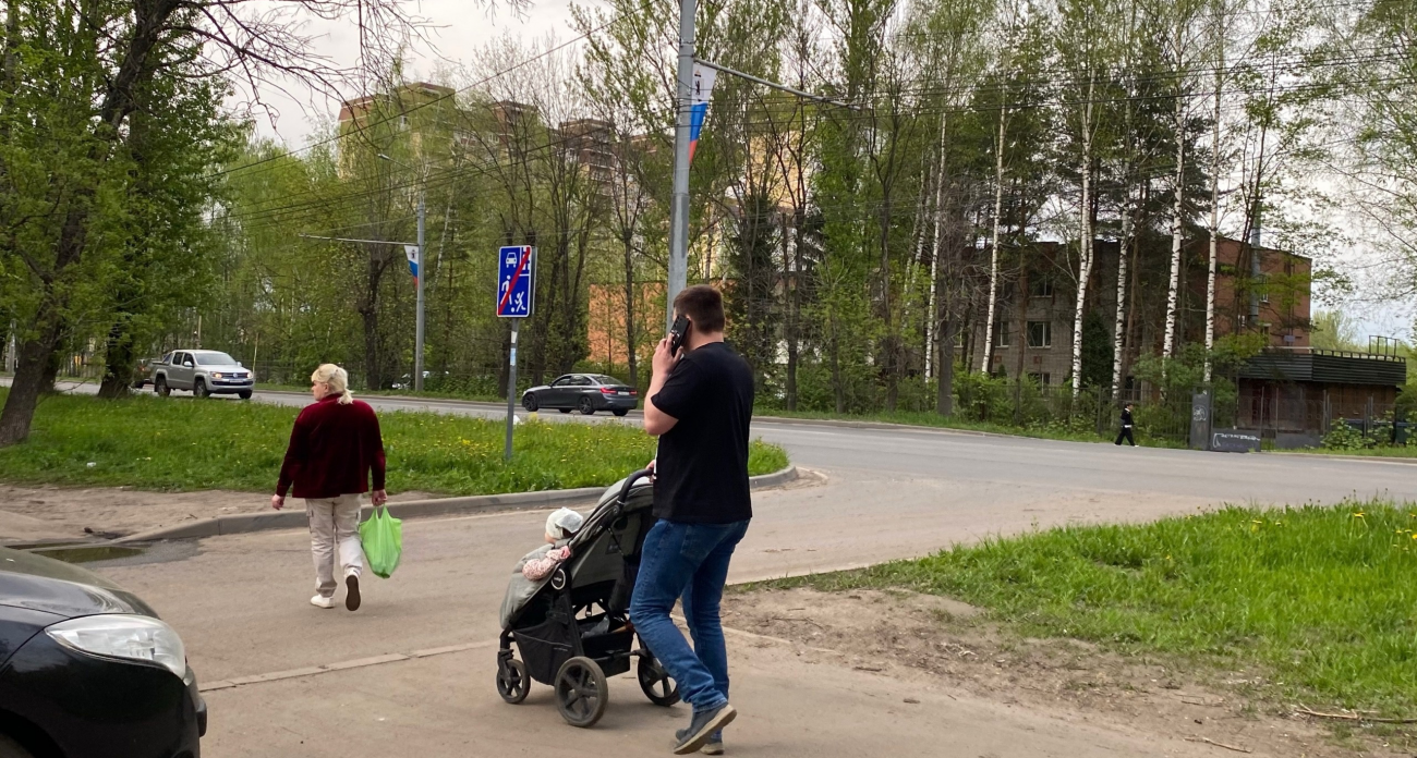 Родители в восторге: соцфонд уже начал переводить по 12 тысяч рублей на карты