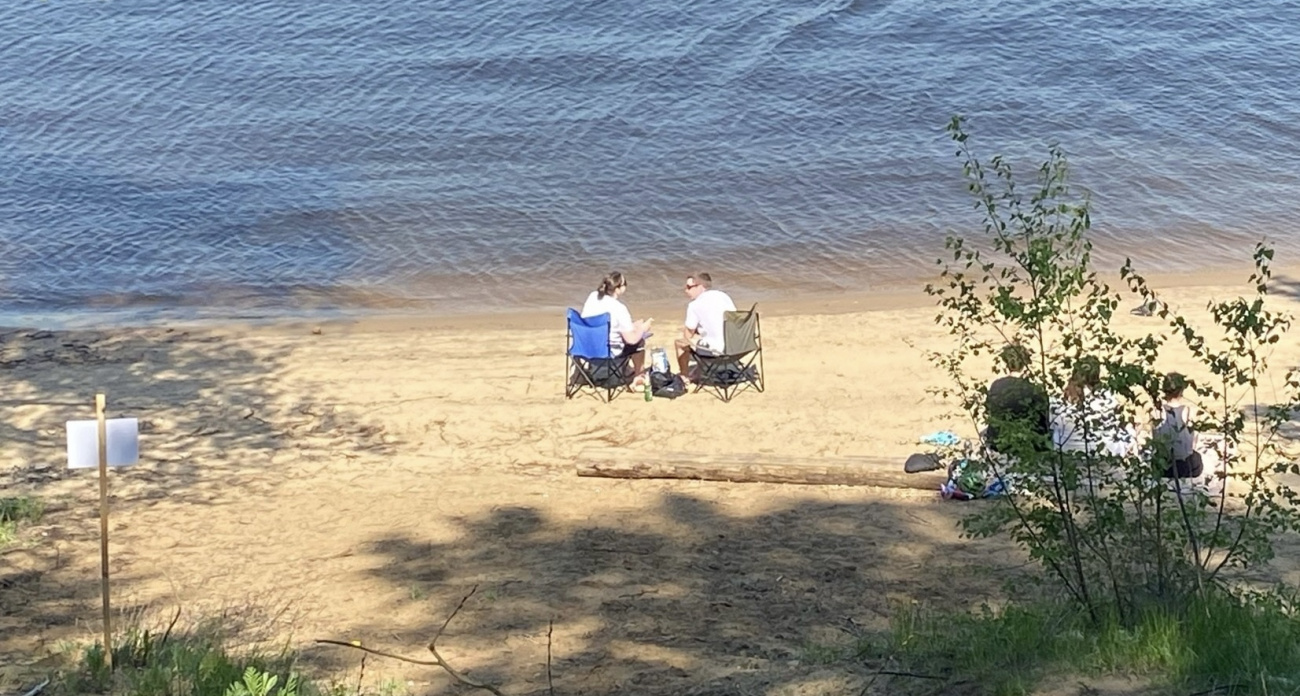 Люди крутят у виска: эти привычки на пляже выдают ваш низкий интеллект