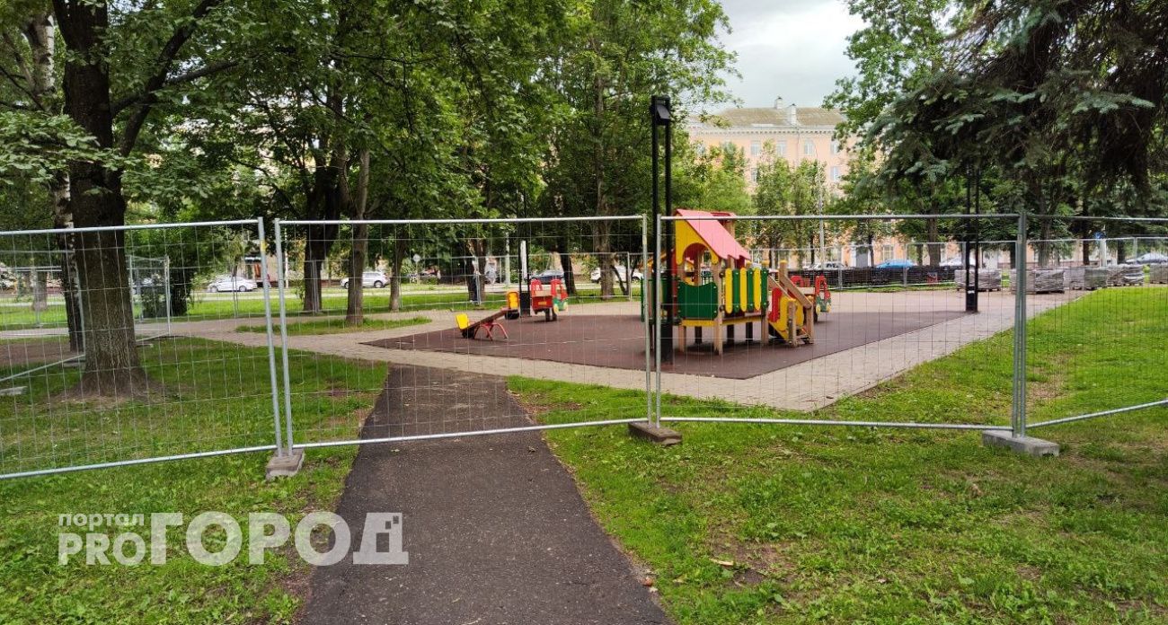 Ярославцы выступили против доски почета вместо детской площадки: "Могли и просто рядом поставить"