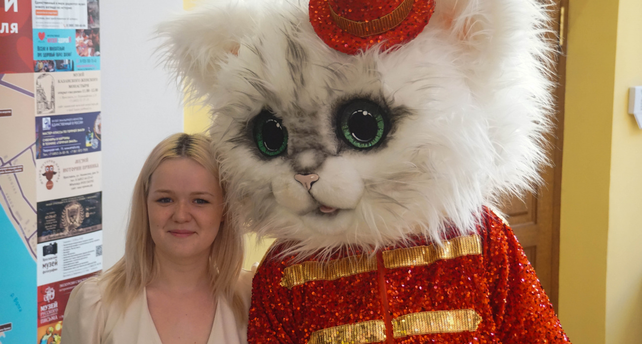 Гигантский кот, расклады таро и неожиданные признания: в Ярославле прошел финал проекта «Народный доктор — 2025»