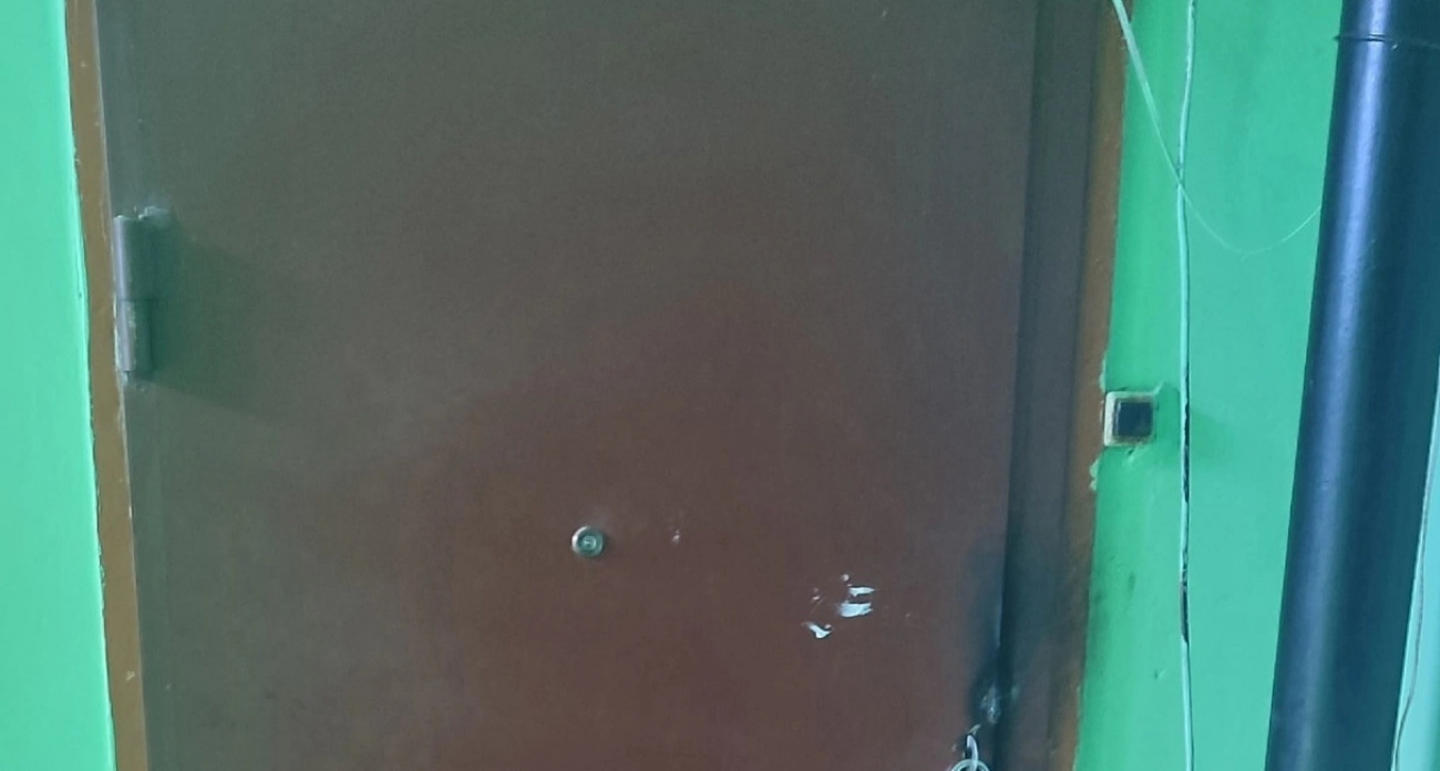 Ярославец с отцом вынужден жить на лавочке у подъезда