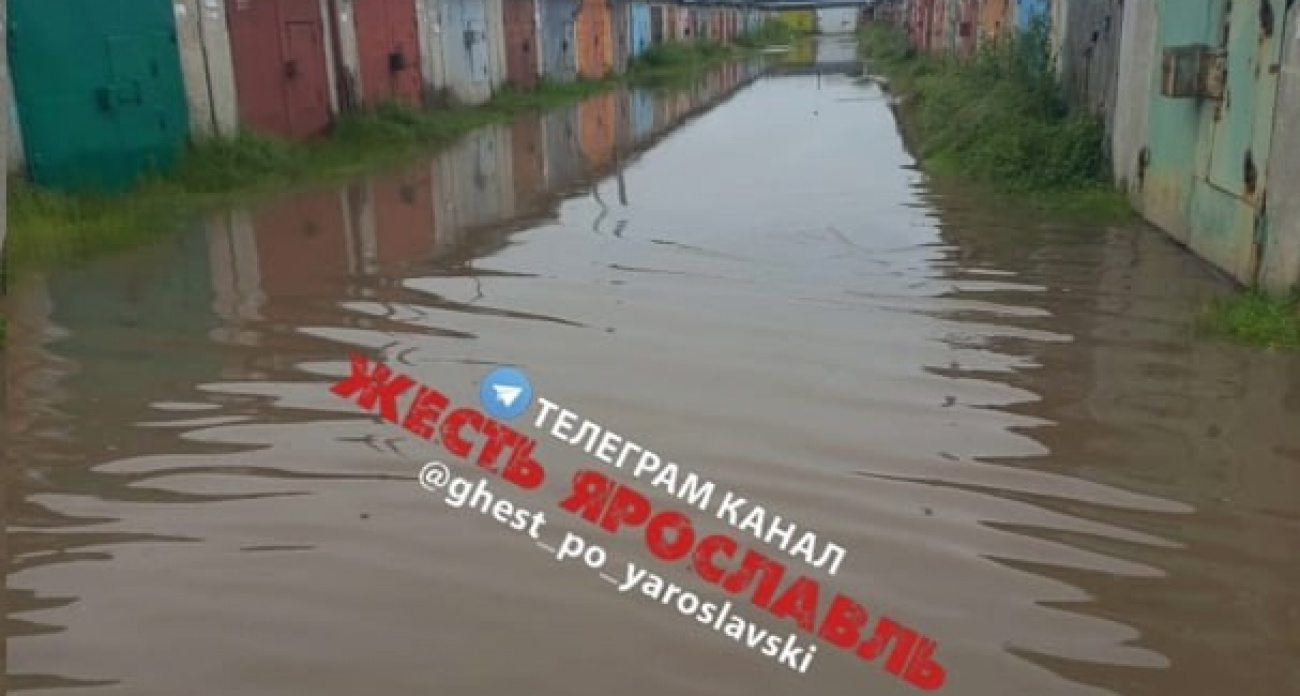  В Брагино из-за дождя залило гаражный кооператив