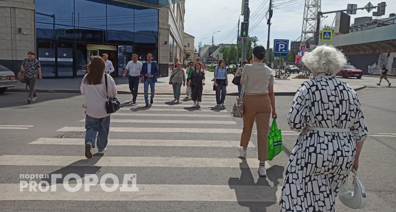 Россиянам начали урезать зарплату
