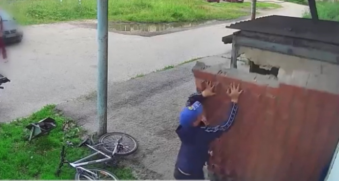 В Семибратово стена подъезда упала на ребенка