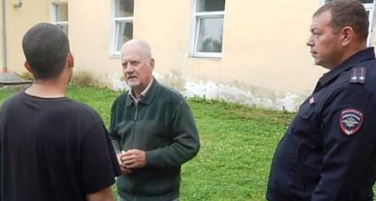  Задержанные в Ярославле китайцы готовят в неволе салат из одуванчиков