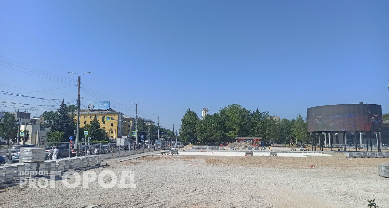 Площадь Труда обещают сдать только в сентябре или октябре