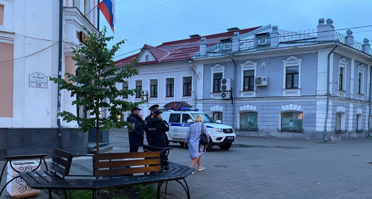 В Заволжском районе мужчина облил себя бензином