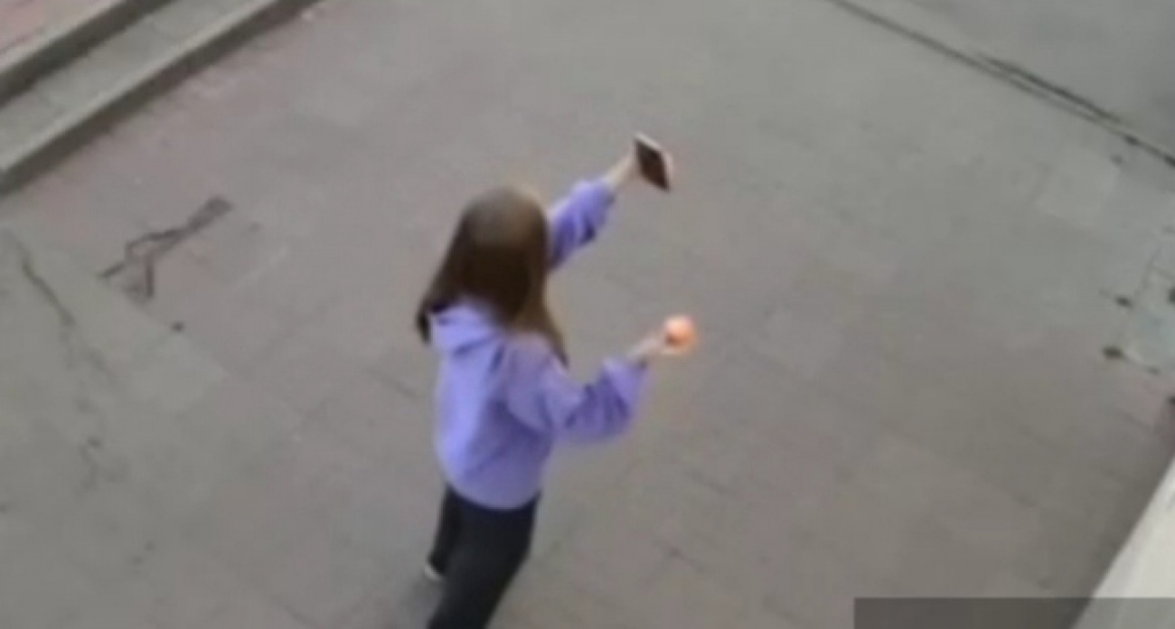 Ярославская блогерша призналась на камеру в краже персика