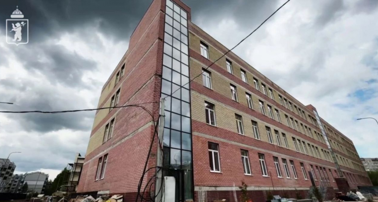 В школе Ярославля с затянувшимися сроками ремонта строят бассейн