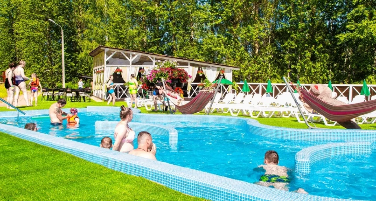 Бесплатный вход в аквапарк и мама с коляской-курьером: главные новости за 17 августа в Ярославле