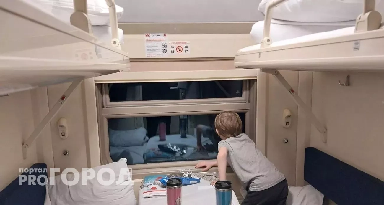 Выкупил все места в купе и пошёл поесть — вернулся, а там уже сидели мама с сыном