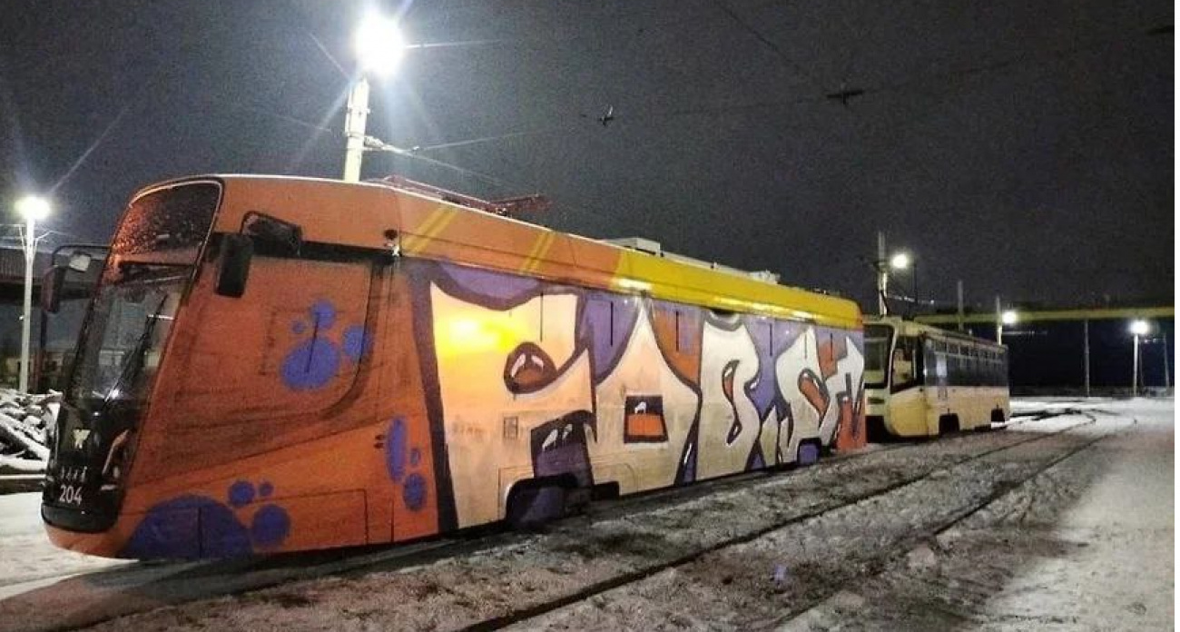 Разрисовавшие трамвай вандалы отделались в Ярославле штрафом в 30 тысяч