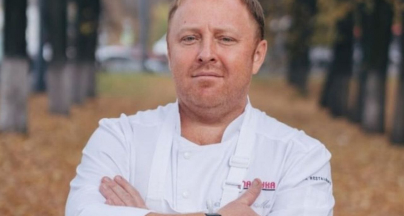 Шеф-повар ресторана Ярославля поделился рецептом десерта из яблок с чесноком и имбирем