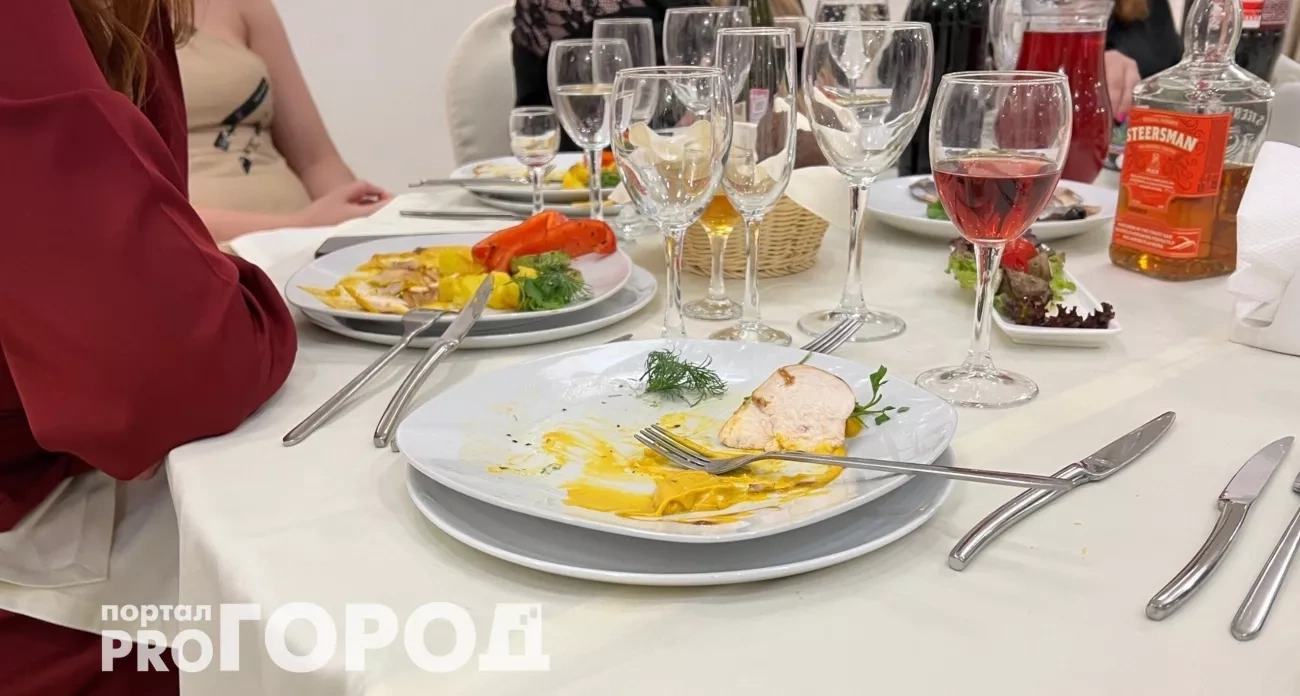 Одна привычка за столом мгновенно выдает людей со слабым характером