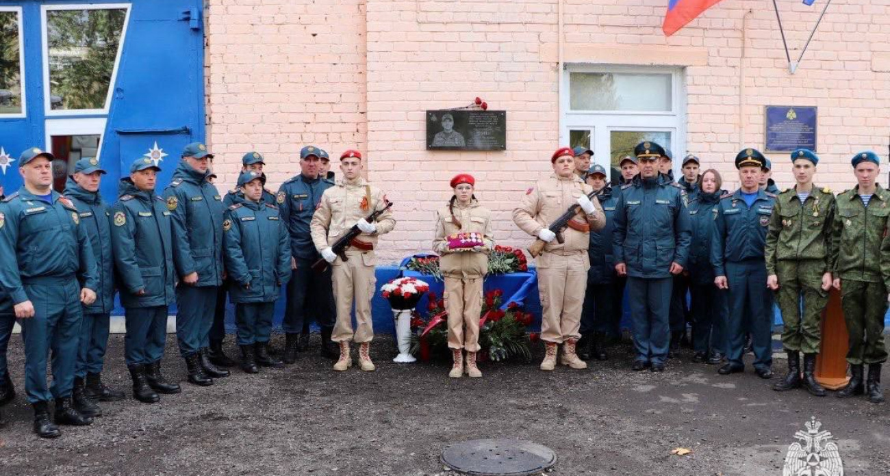 Погибшему на СВО пожарному открыли мемориальную доску в Ярославле