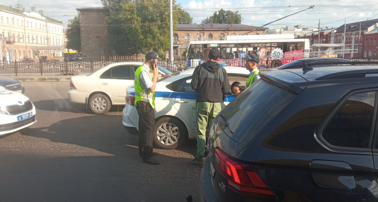 Не вздумайте так отвечать ГАИ: зачем инспектор спрашивает "Куда едете?" и чем грозит неправильный ответ 