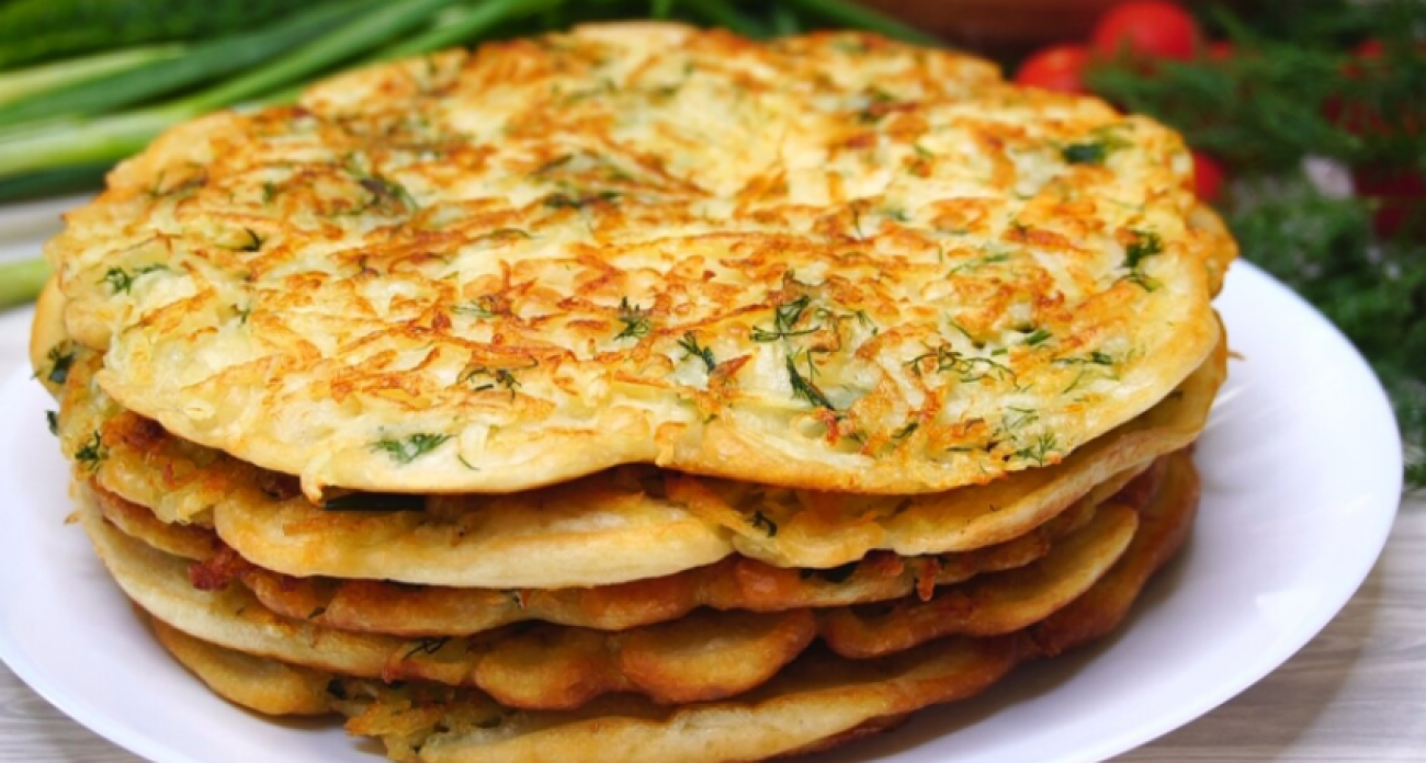 Муж и дети просят готовить на завтра каждый день: сытные и вкусные лепешки делаются за 5 минут