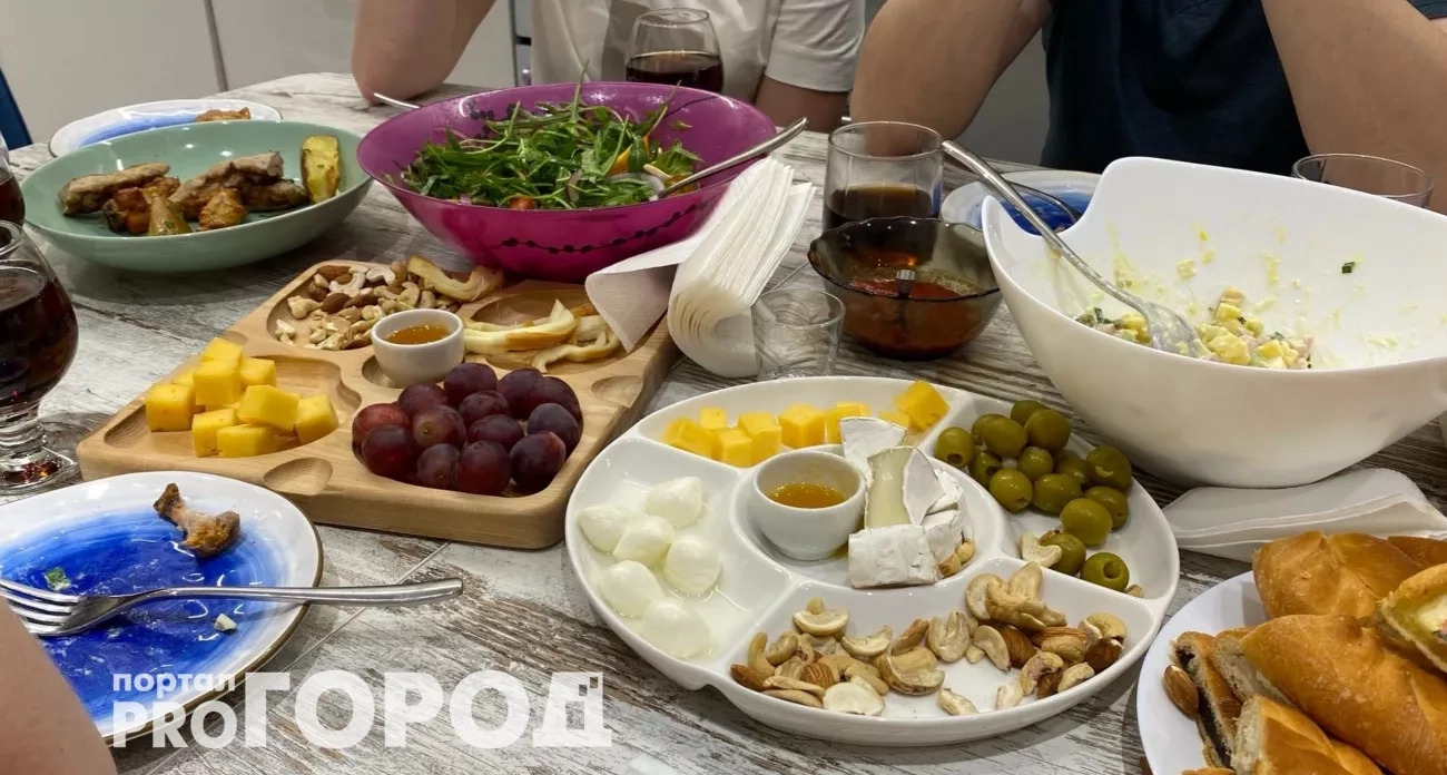 Хозяева молча считают минуты до вашего ухода: три скрытых признака, которые выдают гостя с головой