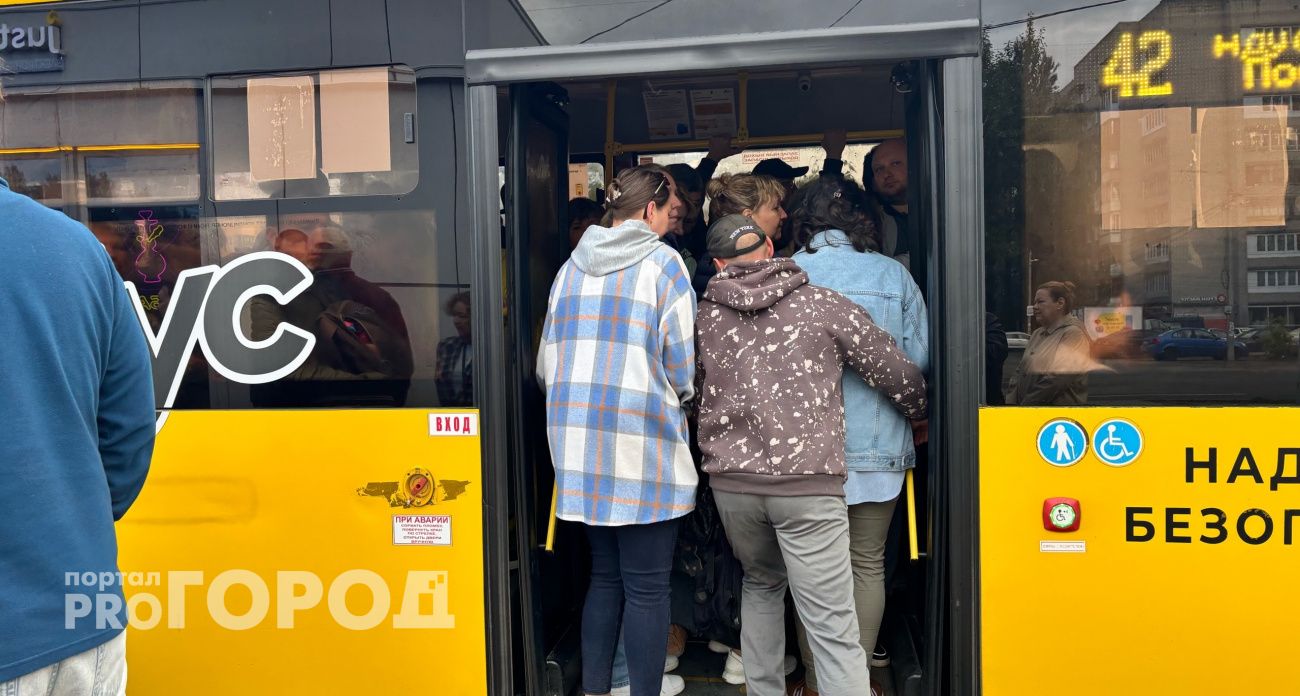 Жительнице Ярославля придавило переломанную руку дверями автобуса