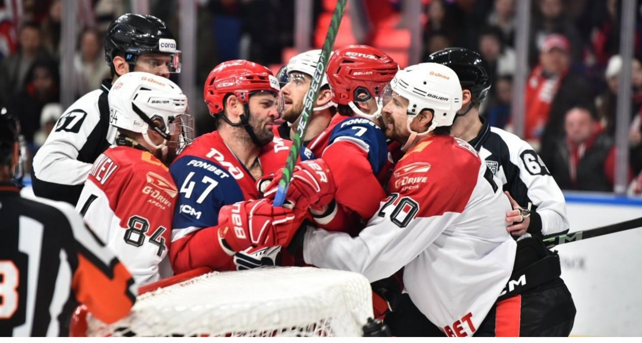 Матчи Локомотива будут показывать на площади Труда