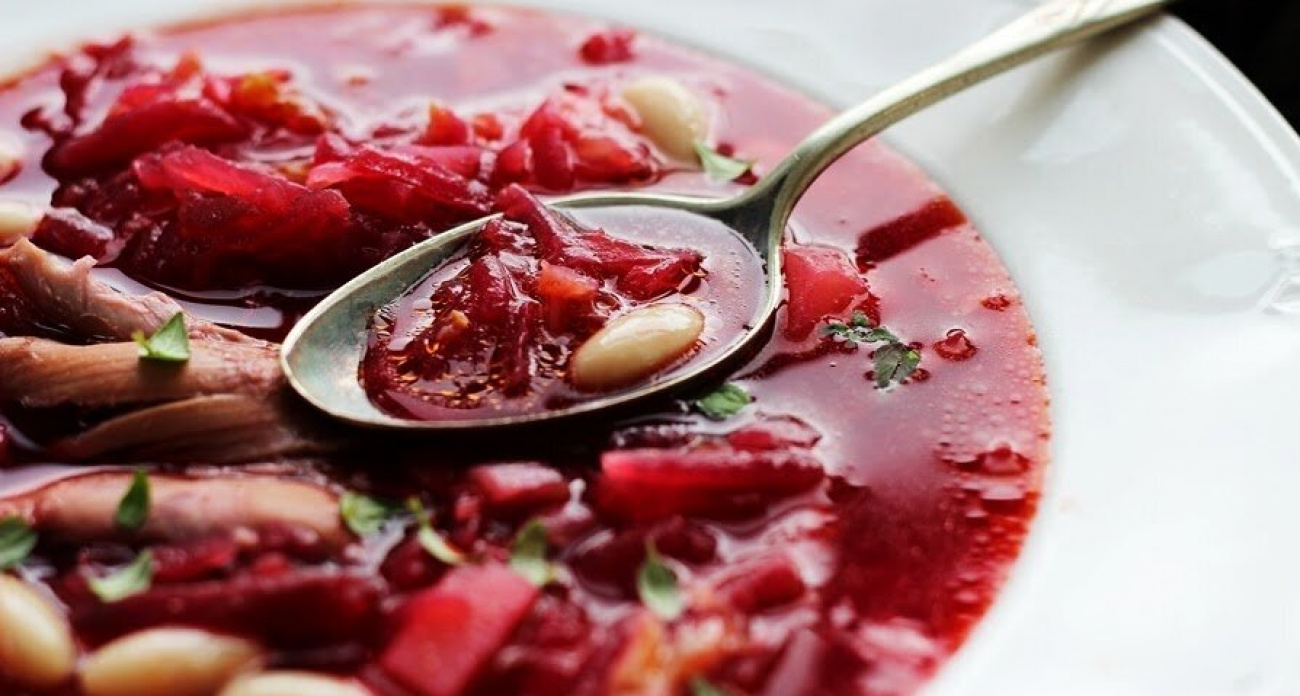 Борщ всегда получается насыщенно рубиновым: секрет ароматной зажарки