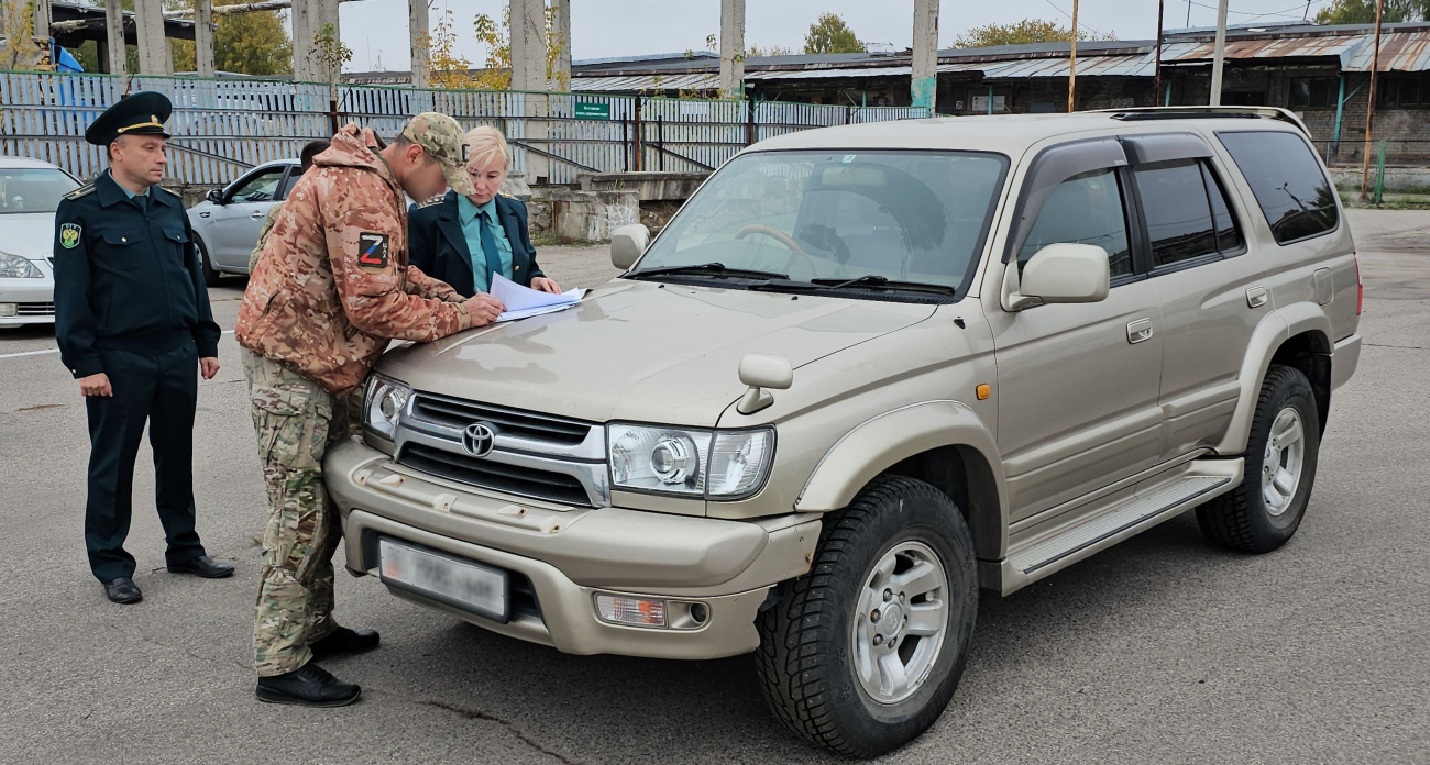 Ярославские таможенники передали на СВО конфискованный внедорожник