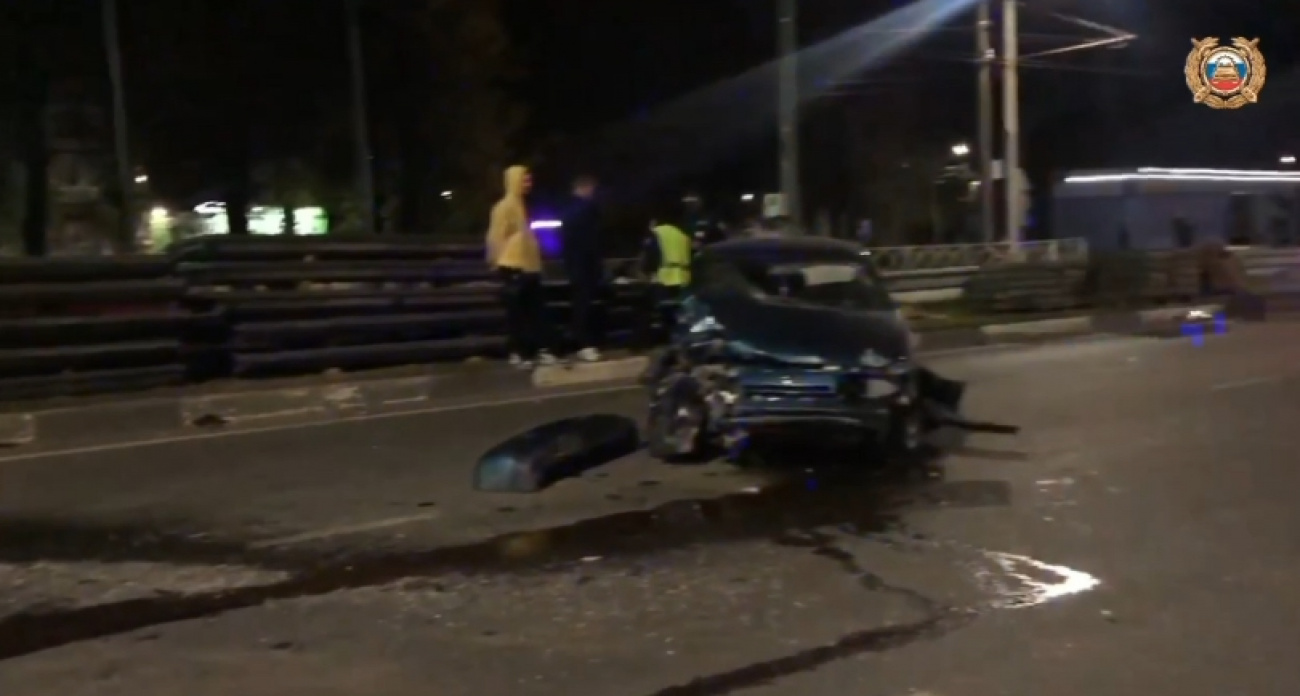 В Ярославле молодой водитель сбил двоих дорожных рабочих