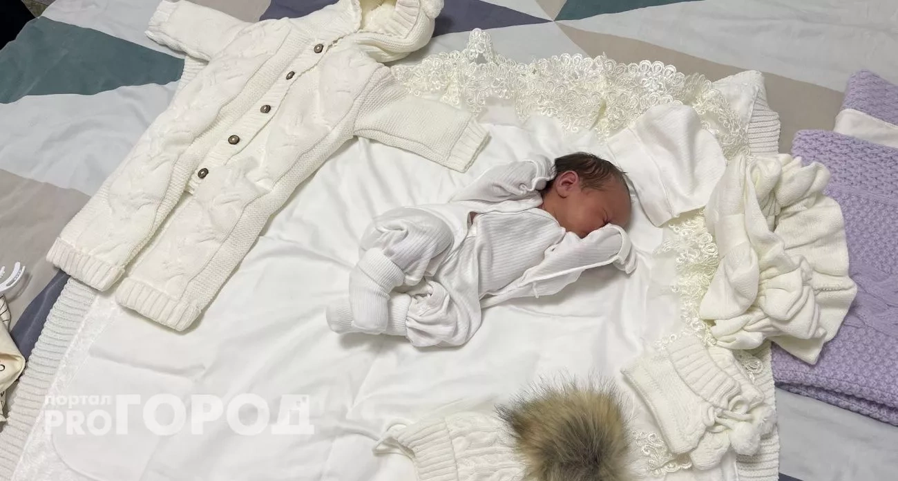 Назовите дочь этим именем - и счастья в ее жизни будет хоть отбавляй. Переводится как "утренняя заря" или "рассвет" 