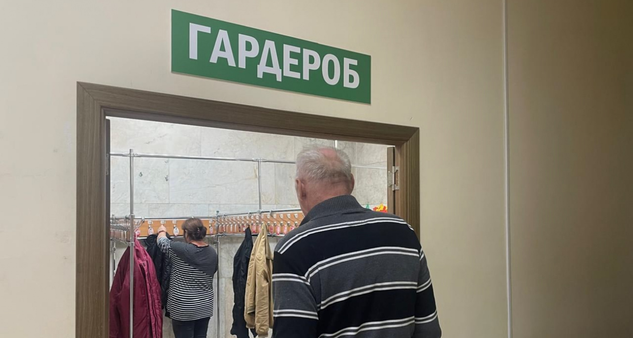 Минздрав объяснил очереди в гардеробы в ярославских больницах