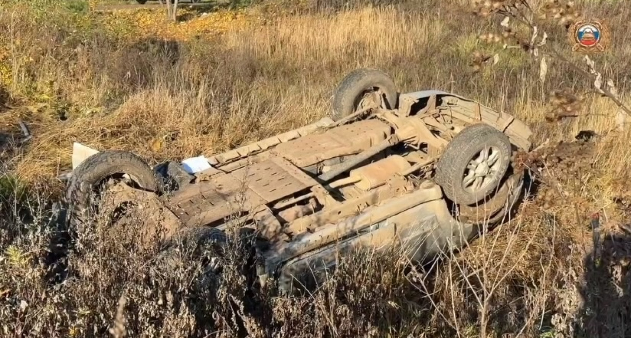 Под Ярославлем погиб водитель опрокинувшегося внедорожника