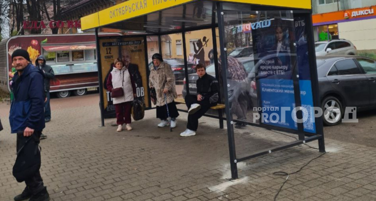 В Ярославле рабочие перевезли Октябрьскую площадь на проспект Октября