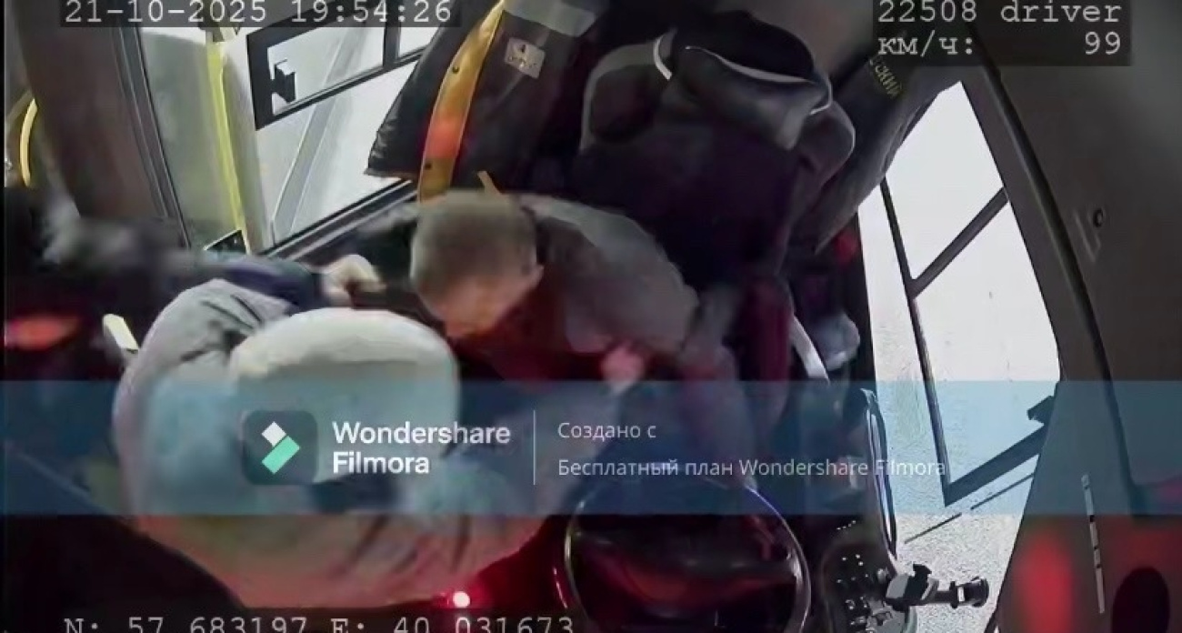 Пассажир хотел угнать автобус в Ярославле