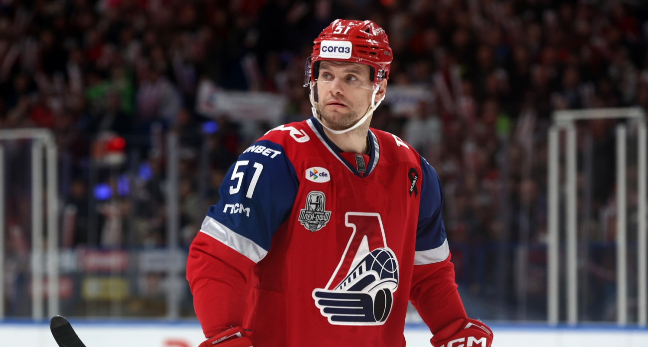 Форварда Локомотива обвинили в толчке клюшкой и оштрафовали