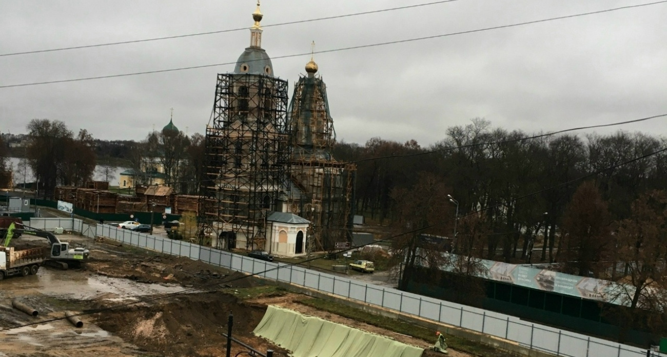 В Угличе при рытье котлована обнаружили остатки старинной постройки