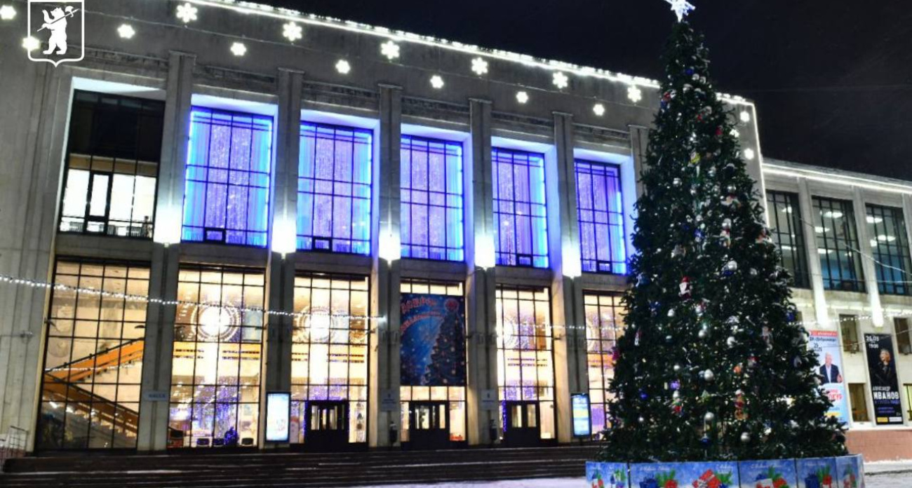 В Ярославле решают судьбу новогодних елок после закрытия ДК Добрынина