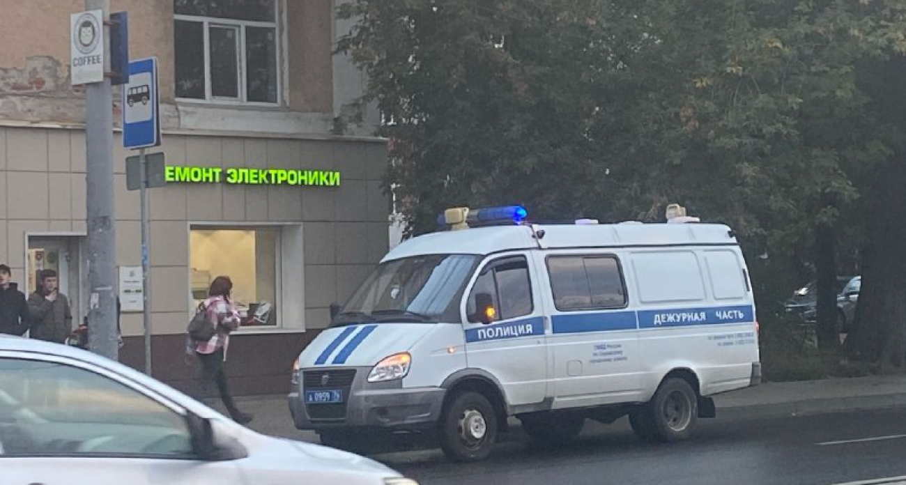 В Ярославле пьяный мужчина угрожал кассиру пистолетом из-за замечания