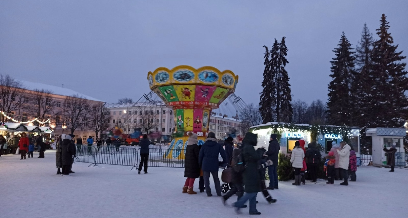Центр Ярославля к Новому году украсят живыми елями