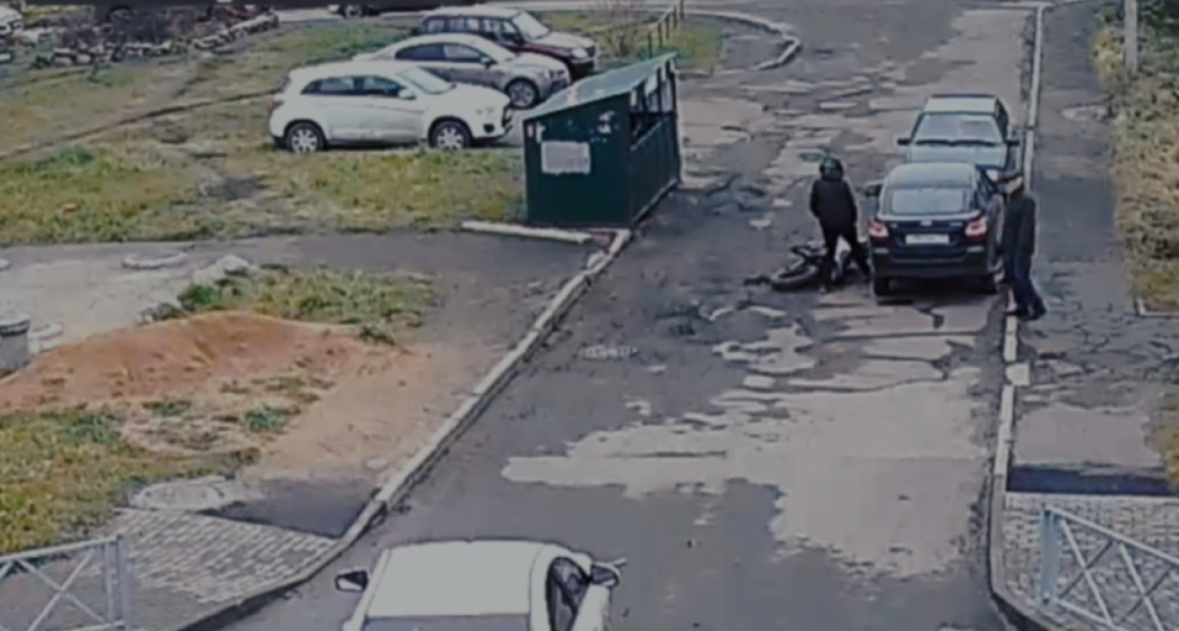 В Ярославле после аварии байкер догонял свой мотоцикл